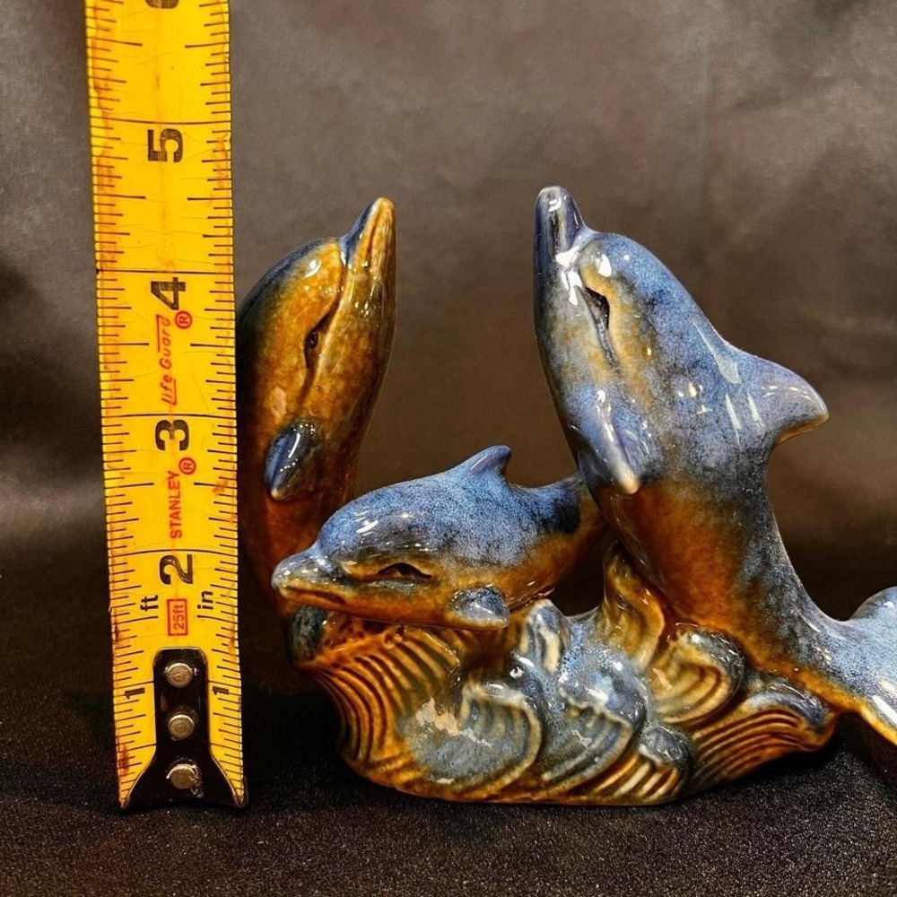 Dolphin family figurine glazed pottery - Picture 6 of 7